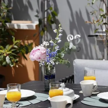 La Clubhouse, Monaco Country Club Apartment *
